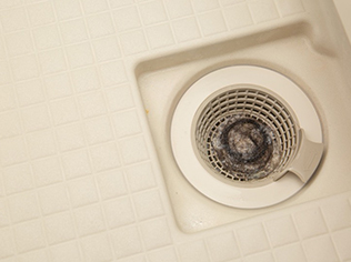 お風呂の排水口がつまりやすいのはなぜ？