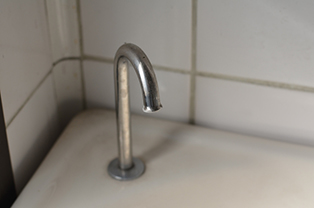 トイレの手洗い管から水が出ない時の原因と対処
