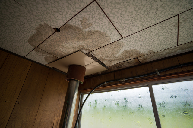 壁や天井から水漏れする原因