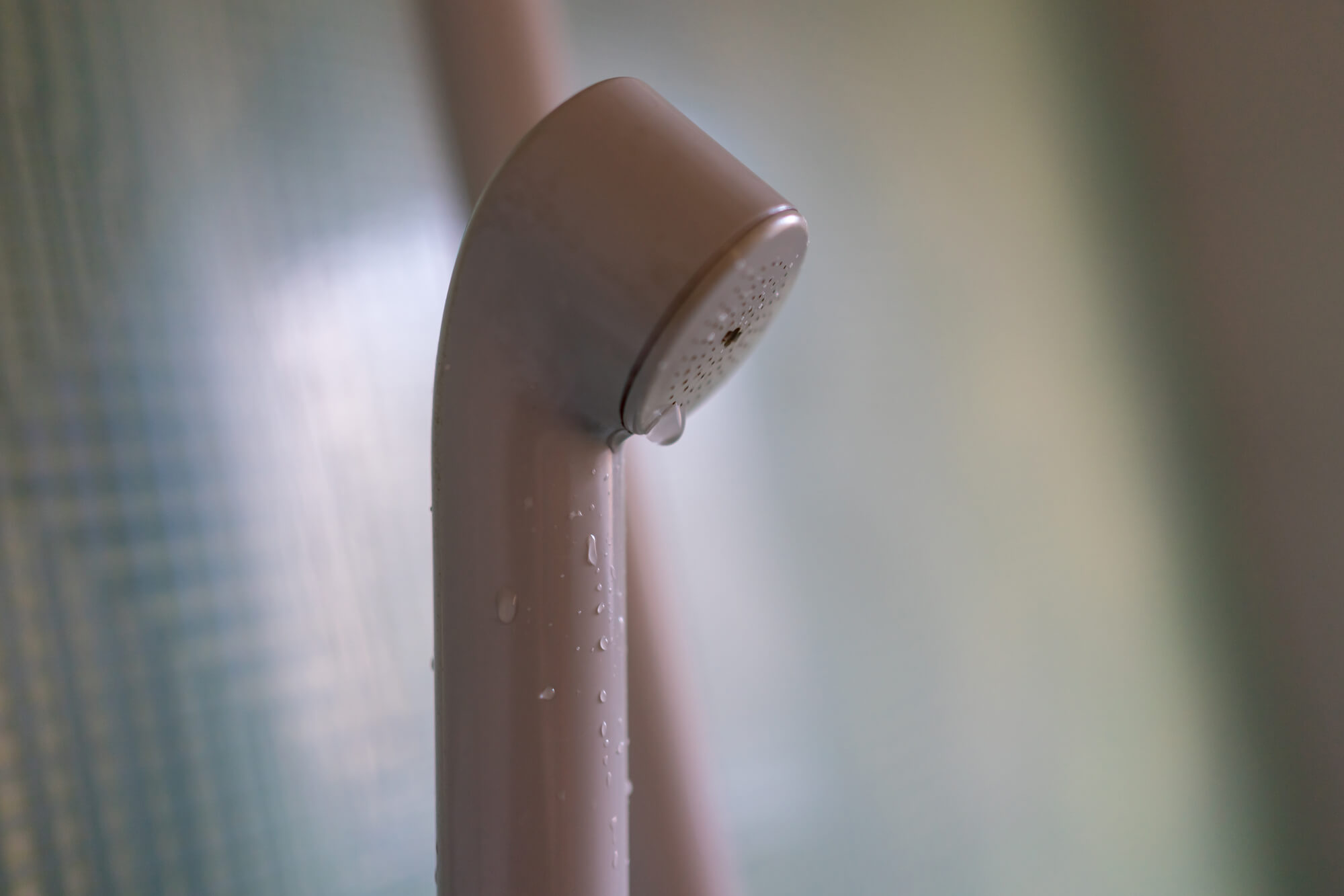 浴室の水漏れが起こる原因と対処法